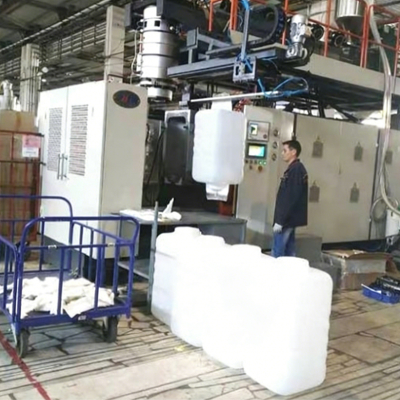 Машина для выдувного формования HDPE